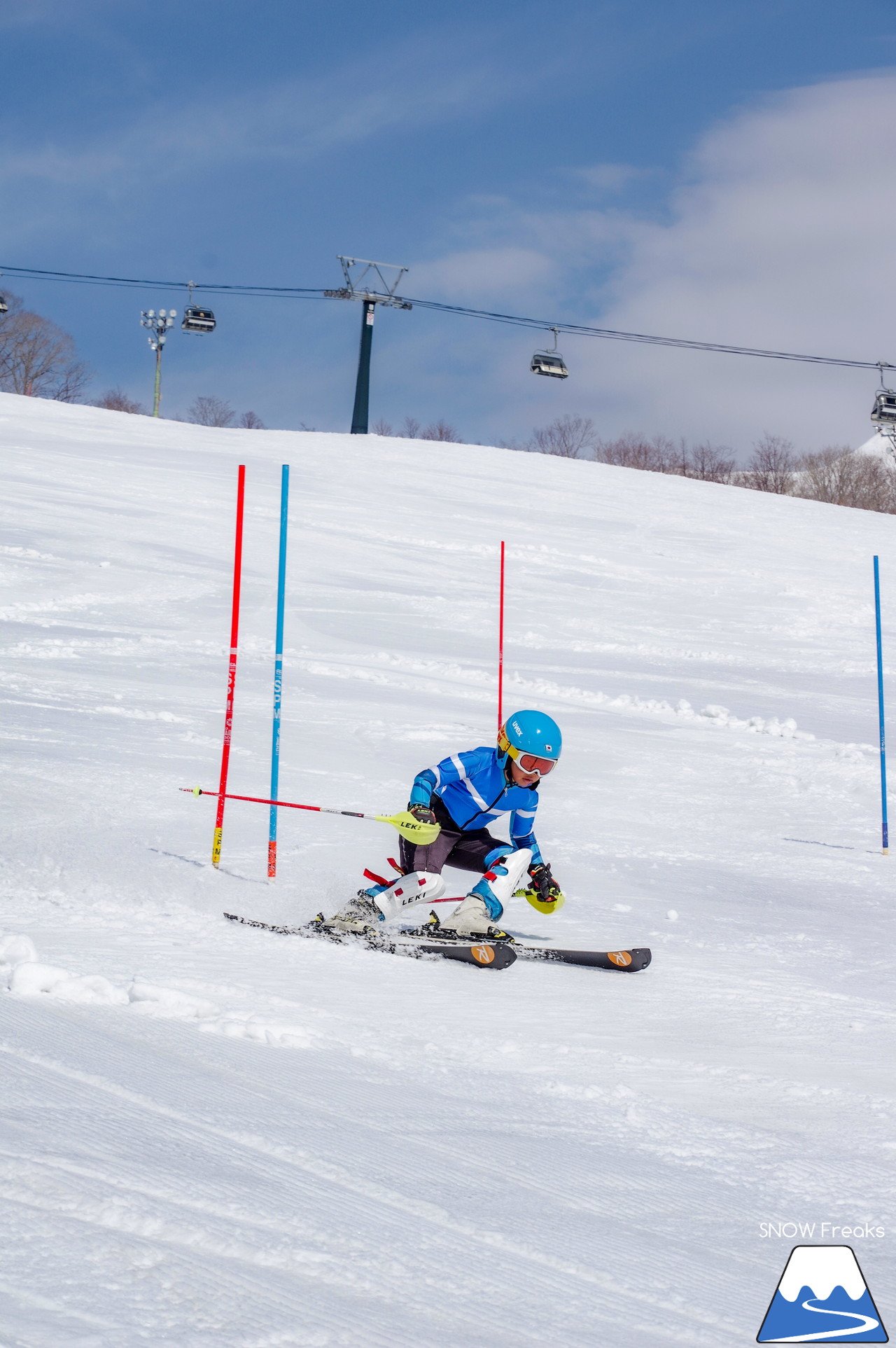 ニセコモイワスキーリゾート 春シーズンの到来を告げる青空の下、待望のポールトレーニング再開で心解き放たれるスキーヤーたち(^^)/